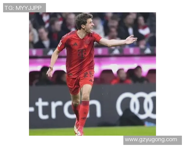 红色9号球衣的传奇足球明星背后的故事与成就揭秘