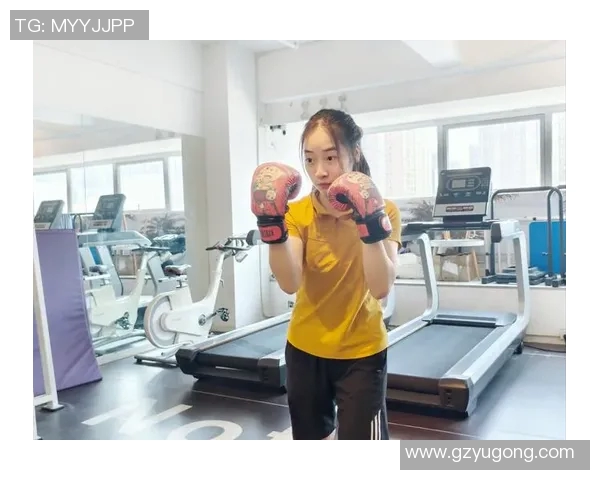 哑铃健身吧带你开启全新健身旅程塑造完美身材与健康生活方式